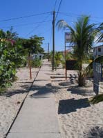 placencia-27-narrowest-street-in-world