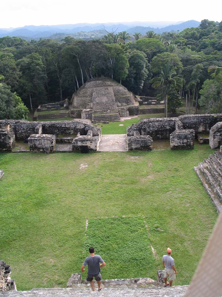 caracol-27-2nd-level-plaza