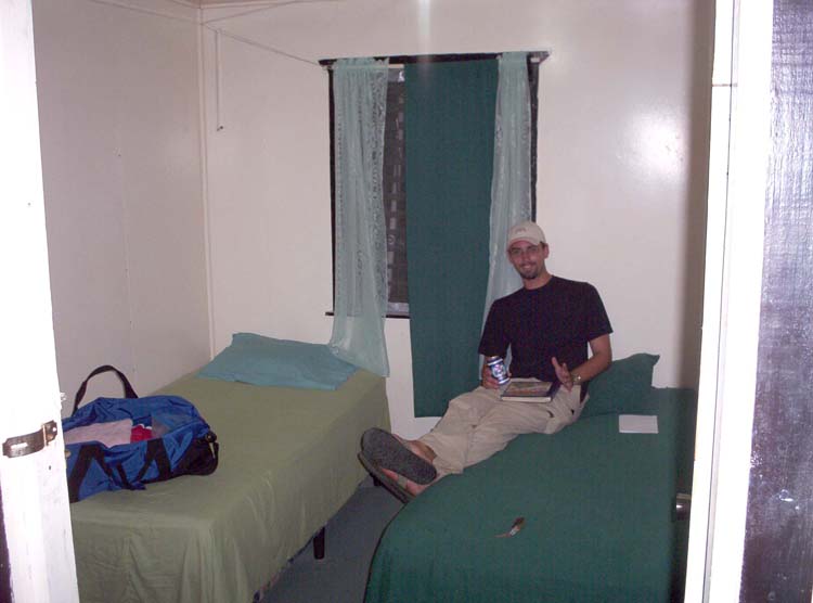 utila-02-cheap-hotel
