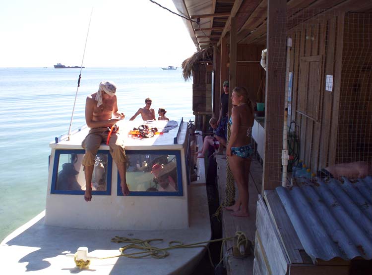 utila-06-deep-blue-dock