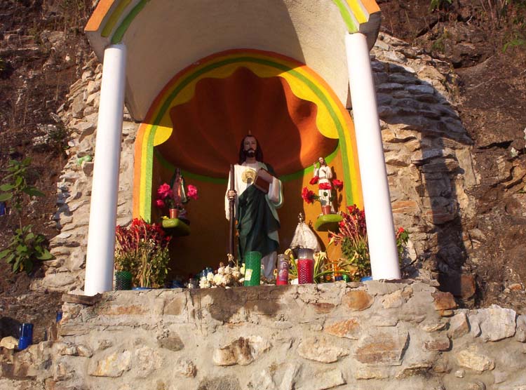pe-28-roadside-shrine